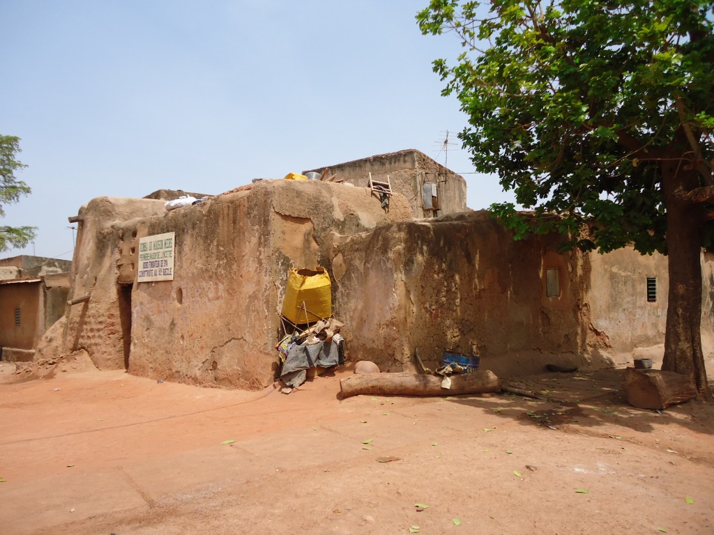 Zdjęcia: Bobo - Diulasso, Houet, Najstarszy dom w Burkina, BURKINA FASO Zdjęcia: Bobo - Diulasso, Houet, Najstarszy dom w Burkina, BURKINA FASO