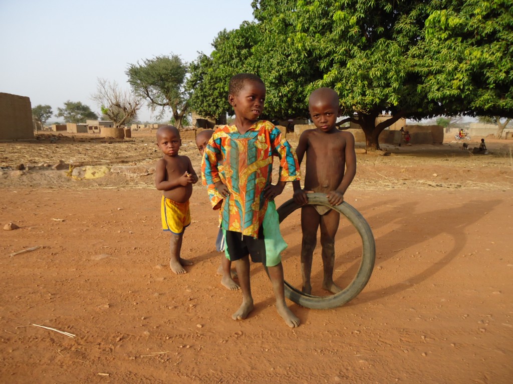 Zdjęcia: Tiebele, Nahouri, Dzieci w Tiebele, BURKINA FASO Zdjęcia: Tiebele, Nahouri, Dzieci w Tiebele, BURKINA FASO