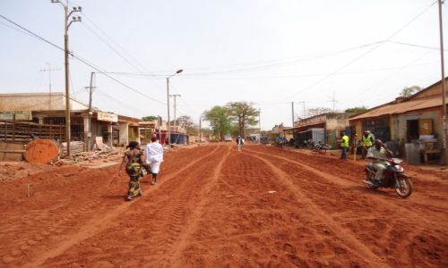 Zdjcie BURKINA FASO / Houet / Bobo - Diulasso / Gwna droga w Bobo