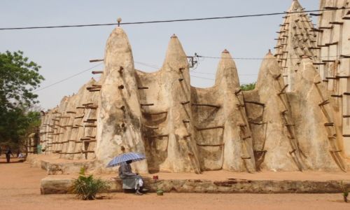 Zdjcie BURKINA FASO / Houet / Bobo - Diulasso / Odpoczynek w cieniu