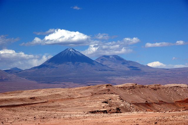 Zdjęcia: Dolina Smierci, Pustynia Atacam, Pustynia ....z wulkanem Licancabur w tle, CHILE Zdjęcia: Dolina Smierci, Pustynia Atacam, Pustynia ....z wulkanem Licancabur w tle, CHILE