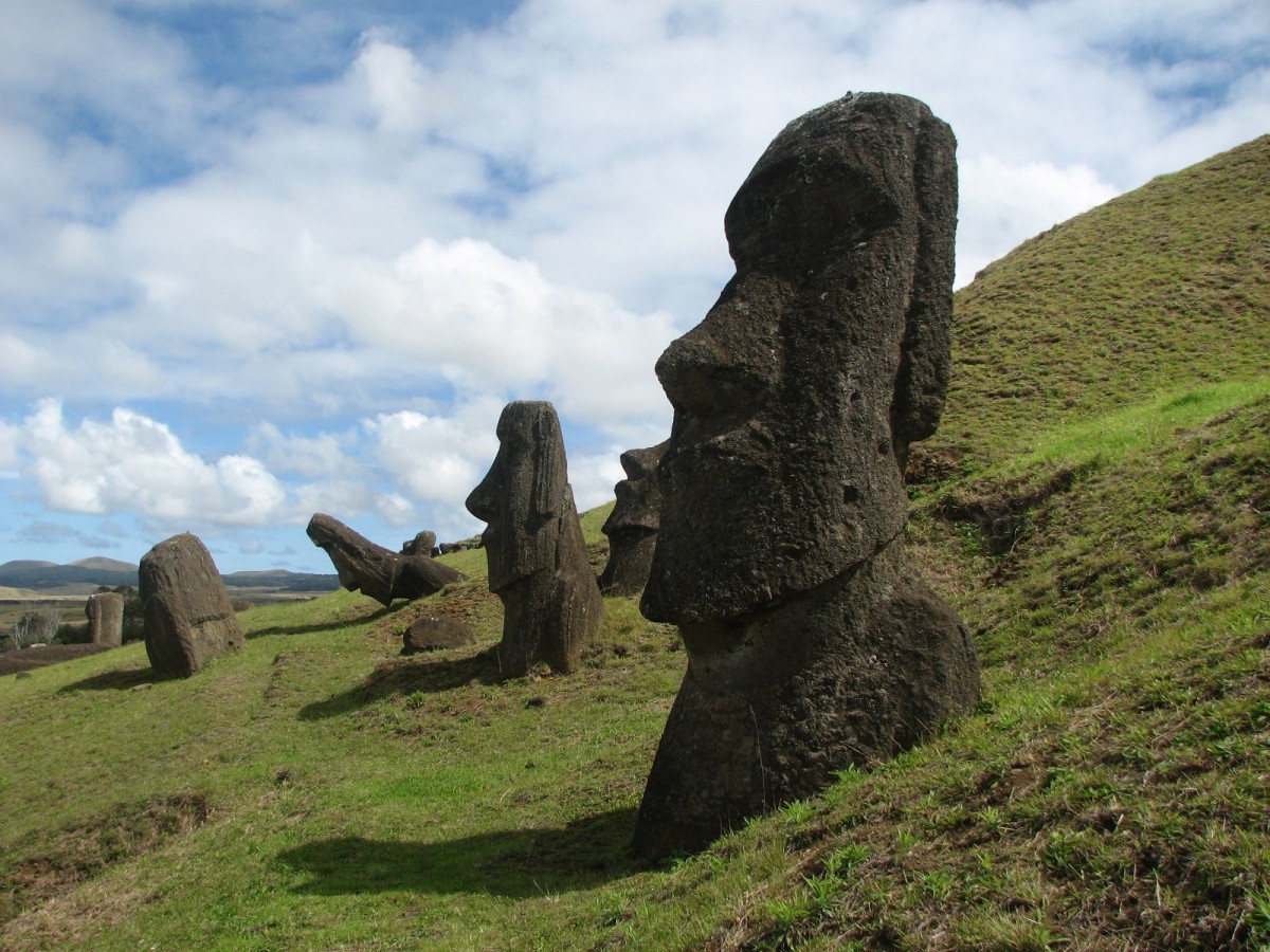 Zdjęcia: W.Wielkanocna, W.Wielkanocna, MOAI, CHILE Zdjęcia: W.Wielkanocna, W.Wielkanocna, MOAI, CHILE