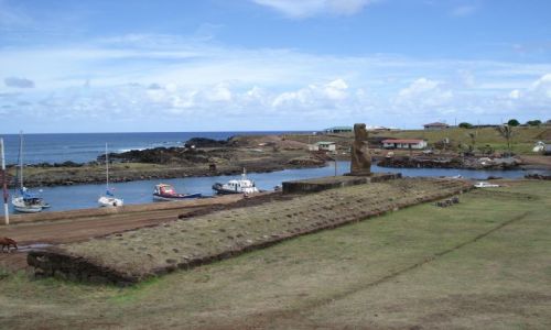 Zdjecie CHILE / Wyspa Wielkanocna / Park Narodowy Rapa Nui / Port w Hanga Roa