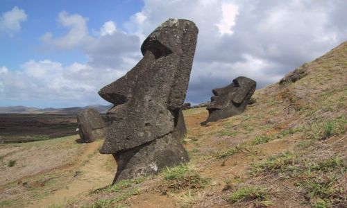 Zdjecie CHILE / Wyspa Wielkanocna / Wyspa Wielkanocna / stoi i si gapi
