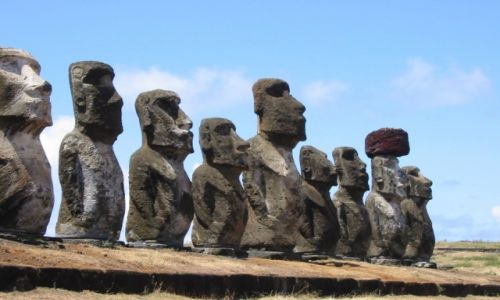 Zdjecie CHILE / Easter Island / Easter Island / a jeden w czapce