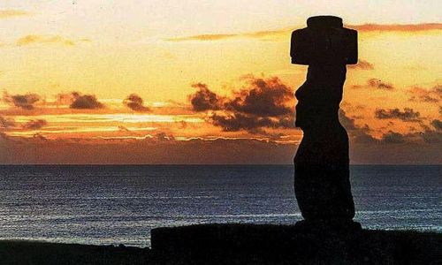 Zdjęcie CHILE / Rapa Nui / Ahu Tahai i samotny moai Ko-Te-Riki / pozegnani z Wyspa Wielkanocna