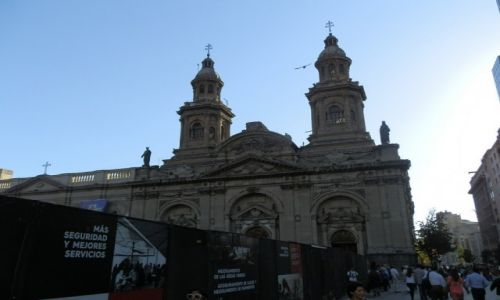 Zdjcie CHILE / Satntiago / Stolica / Katedra w Santiago.. niestety w plac w remoncie