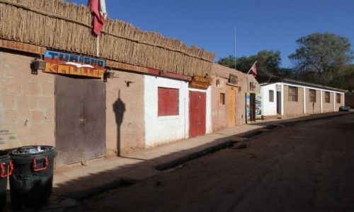 Zdjcie CHILE / Andy / San Piedro de Atacama / Typowa zabudowa- suszona na socu glina