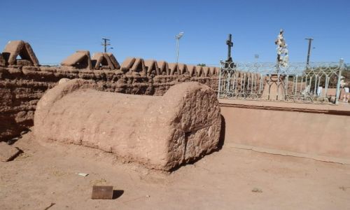Zdjcie CHILE / Andy / San Piedro de Atacama / Pustynny cmentarz, pustynne nagrobli