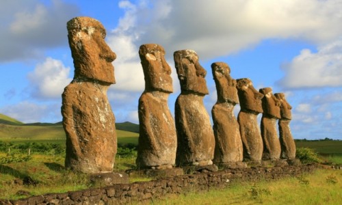 Zdjecie CHILE / Rapa Nui / Ahu Akivi / Ahu Akivi w soneczne popoudnie