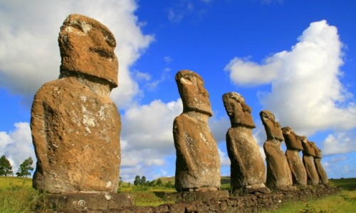 Zdjcie CHILE / Rapa Nui / Ahu Akivi / Ahu Akivi w soneczne popoudnie 2