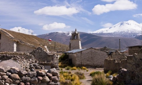 Zdjcie CHILE / Arica i Parinacota / NP Lauca, wioska Guallatire, liczba mieszkacw - 2 / U stp wulkanu Guallatire