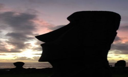 Zdjecie CHILE / Wyspa Wielkanocna / Hanga Roa / Moai