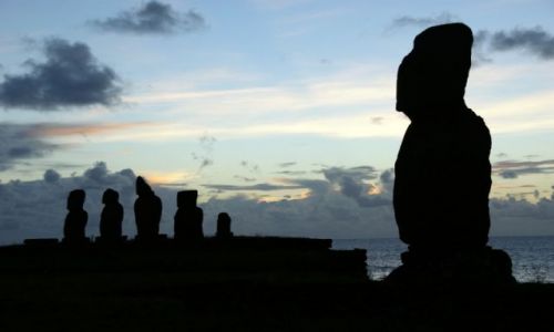 Zdjecie CHILE / Rapa Nui / Tahat  - Kompleks archeologiczny / Ahu Tahai