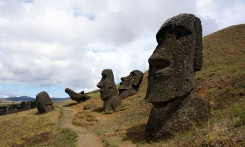 Zdjecie CHILE / Rapa Nui / Rano Raraku / W drodze....