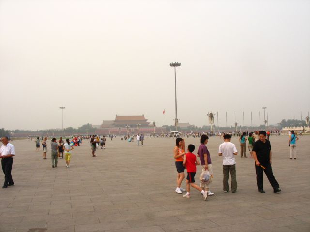 Zdjęcia: Pekin, Tonący w smogu plac Tienanmen, CHINY Zdjęcia: Pekin, Tonący w smogu plac Tienanmen, CHINY