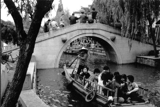 Zdjęcia: Zhouzhuang - chińska Wenecja, Okolice Szanghaju, Gondolierzy , CHINY Zdjęcia: Zhouzhuang - chińska Wenecja, Okolice Szanghaju, Gondolierzy , CHINY