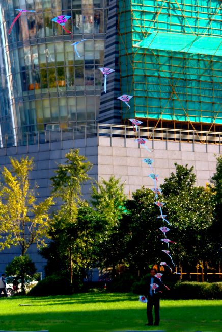 Zdjęcia: Pudong, Szanghaj, przerwa w pracy na latawca:), CHINY Zdjęcia: Pudong, Szanghaj, przerwa w pracy na latawca:), CHINY