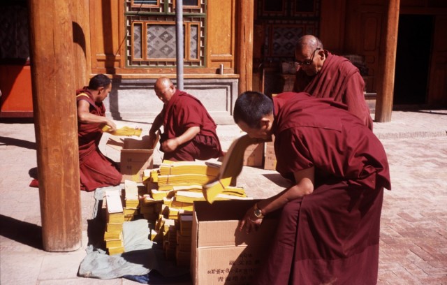 Zdj cia: swiątynia, GANSU, to będą księgi, CHINY Zdj cia: swiątynia, GANSU, to będą księgi, CHINY