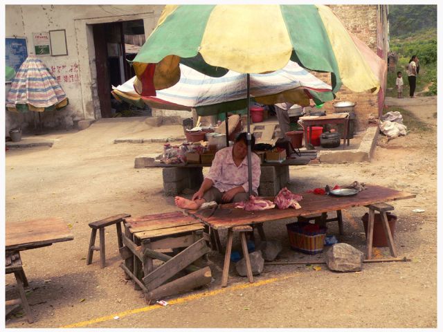Zdjęcia: Gdzieś niedaleko Yangshuo, Guangxi, Sklep mięsny., CHINY Zdjęcia: Gdzieś niedaleko Yangshuo, Guangxi, Sklep mięsny., CHINY