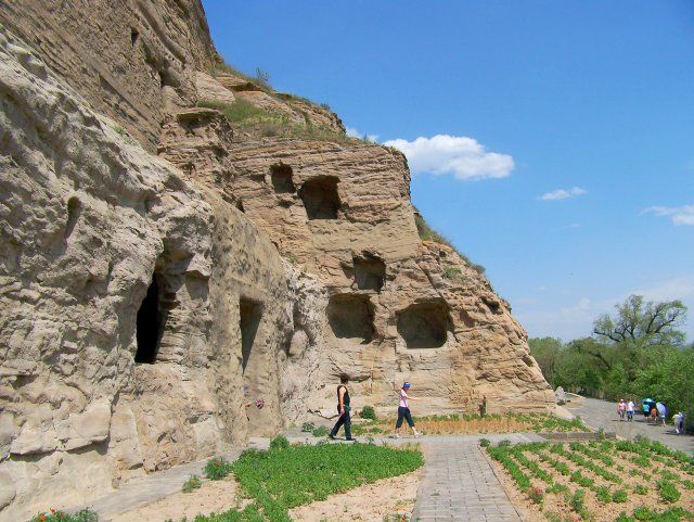 Zdjęcia: GROTY YUNGANG, CHINY PÓŁNOCNE, PROWINCJA SHANXI, SCHODY, ALE NIE RUCHOME, CHINY Zdjęcia: GROTY YUNGANG, CHINY PÓŁNOCNE, PROWINCJA SHANXI, SCHODY, ALE NIE RUCHOME, CHINY