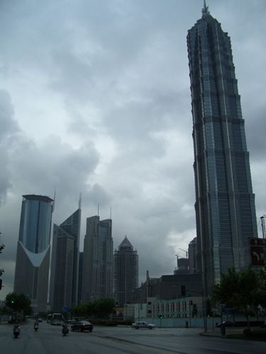 Zdjęcia: Shanghai, wieżowiec Jin Maow dzielnicy Pudong (421m), CHINY Zdjęcia: Shanghai, wieżowiec Jin Maow dzielnicy Pudong (421m), CHINY