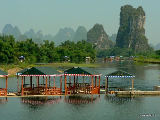 Zdjęcia: Yangshuo, Chiny Yangshuo nad rzeką Li, CHINY Zdjęcia: Yangshuo, Chiny Yangshuo nad rzeką Li, CHINY