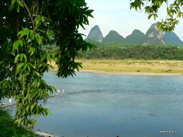 Zdjęcia: Yangshuo, Chiny Yangshuo nad rzeką Li, CHINY Zdjęcia: Yangshuo, Chiny Yangshuo nad rzeką Li, CHINY