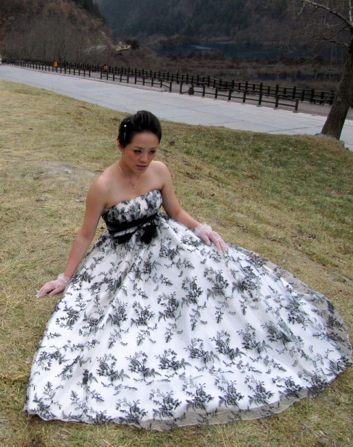 Zdjęcia: nad jeziorem, Jiuzaihou, modelka, CHINY Zdjęcia: nad jeziorem, Jiuzaihou, modelka, CHINY