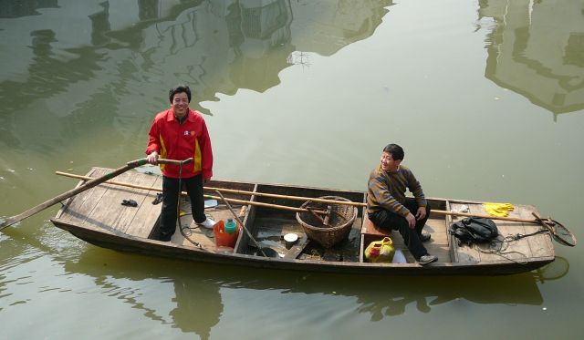 Zdjęcia: nad kanałem, Suzhou, flisacy, CHINY Zdjęcia: nad kanałem, Suzhou, flisacy, CHINY