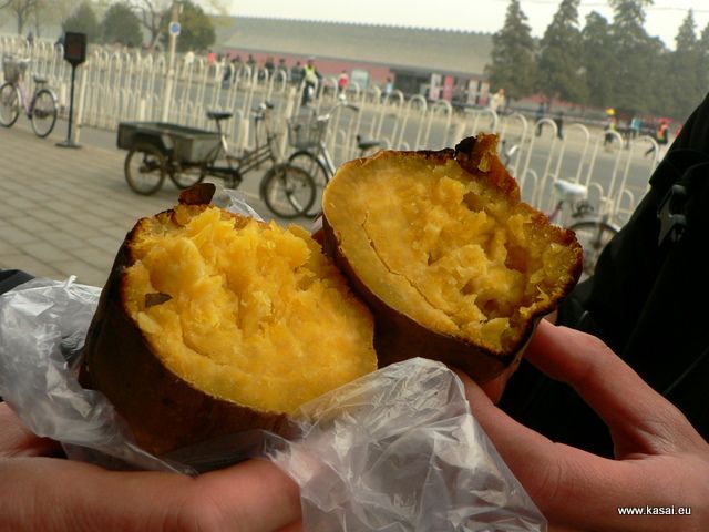 Zdjęcia: Pekin, Kulinarnie - słodkie ziemniaki?, CHINY Zdjęcia: Pekin, Kulinarnie - słodkie ziemniaki?, CHINY