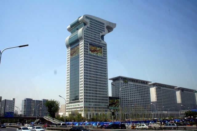 Zdjęcia: PEKIN, Budynek zwany "Smokiem"., CHINY Zdjęcia: PEKIN, Budynek zwany "Smokiem"., CHINY