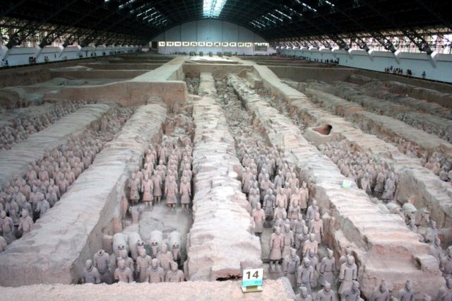 Zdjęcia: 30 km na wschód od Xi\'an, MUZEUM ARMII TERAKOTOWEJ., CHINY Zdjęcia: 30 km na wschód od Xi\'an, MUZEUM ARMII TERAKOTOWEJ., CHINY