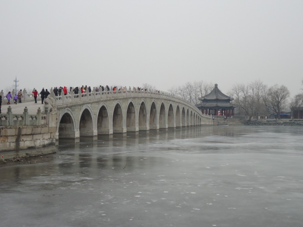 Zdjęcia: Pekin - Jezioro Kunming, Pekin, Siedemnastołukowy most, CHINY Zdjęcia: Pekin - Jezioro Kunming, Pekin, Siedemnastołukowy most, CHINY