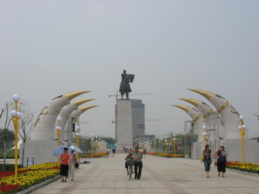Zdjęcia: Hohhot, Mongolia Wewnętrzna, Pomnik Czyngis-chana, CHINY Zdjęcia: Hohhot, Mongolia Wewnętrzna, Pomnik Czyngis-chana, CHINY