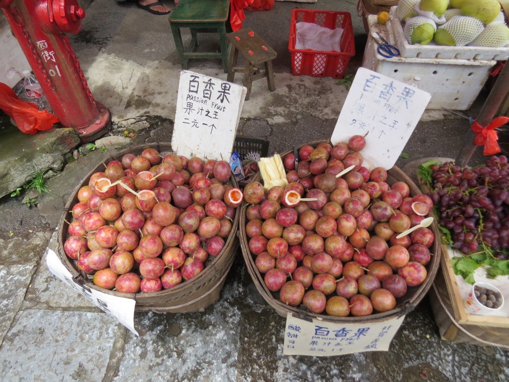 Zdjęcia: Yangshuo, Guilin, Marakuje, sezonowy przysmak, CHINY Zdjęcia: Yangshuo, Guilin, Marakuje, sezonowy przysmak, CHINY