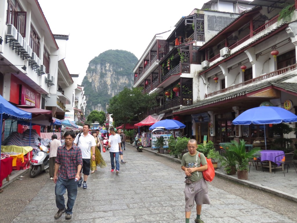 Zdjęcia: Yangshuo, Guilin, Boczne uliczki w Yanghsuo, CHINY Zdjęcia: Yangshuo, Guilin, Boczne uliczki w Yanghsuo, CHINY
