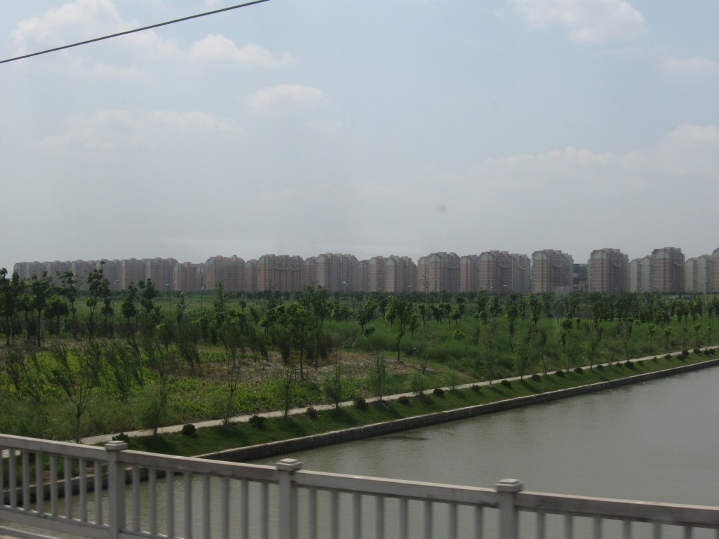 Zdjęcia: Szanghaj, Shanghai, Osiedle mieszkaniowe w Chinach. Jak widać duże., CHINY Zdjęcia: Szanghaj, Shanghai, Osiedle mieszkaniowe w Chinach. Jak widać duże., CHINY