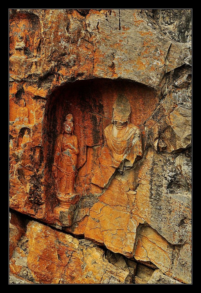 Zdjęcia: Groty Longmen k. Luoyang, Prowincja Henan, Wszytsko jest nietrwałe..., CHINY Zdjęcia: Groty Longmen k. Luoyang, Prowincja Henan, Wszytsko jest nietrwałe..., CHINY