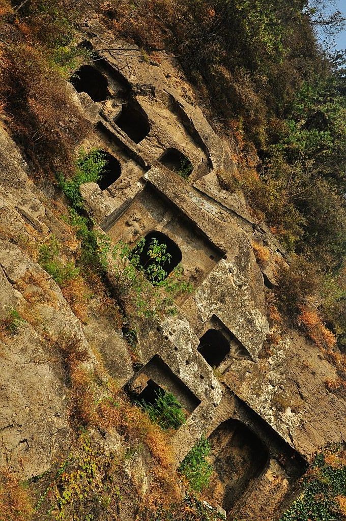 Zdjęcia: Luoyang/groty Longmen, prowincja Henan, Dziury, CHINY Zdjęcia: Luoyang/groty Longmen, prowincja Henan, Dziury, CHINY