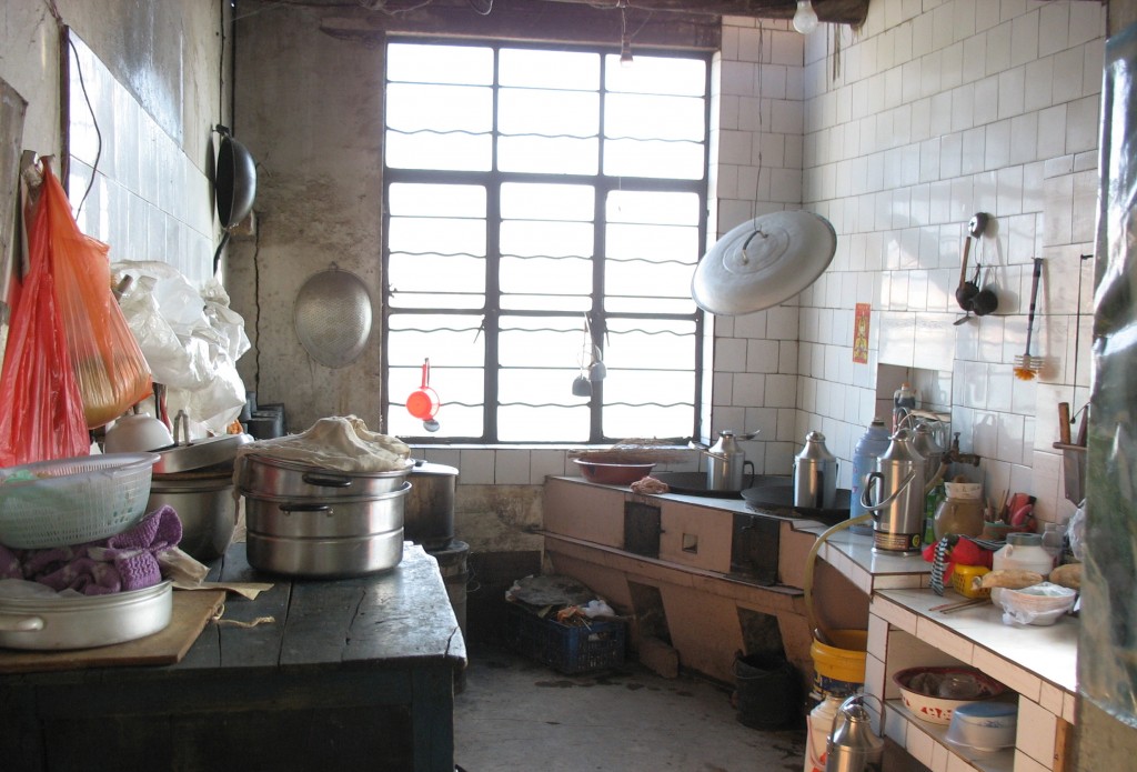 Zdjęcia: Chiny południowe, okolice Dali, Za drzwiami chińskiego domu: kuchnia, CHINY Zdjęcia: Chiny południowe, okolice Dali, Za drzwiami chińskiego domu: kuchnia, CHINY