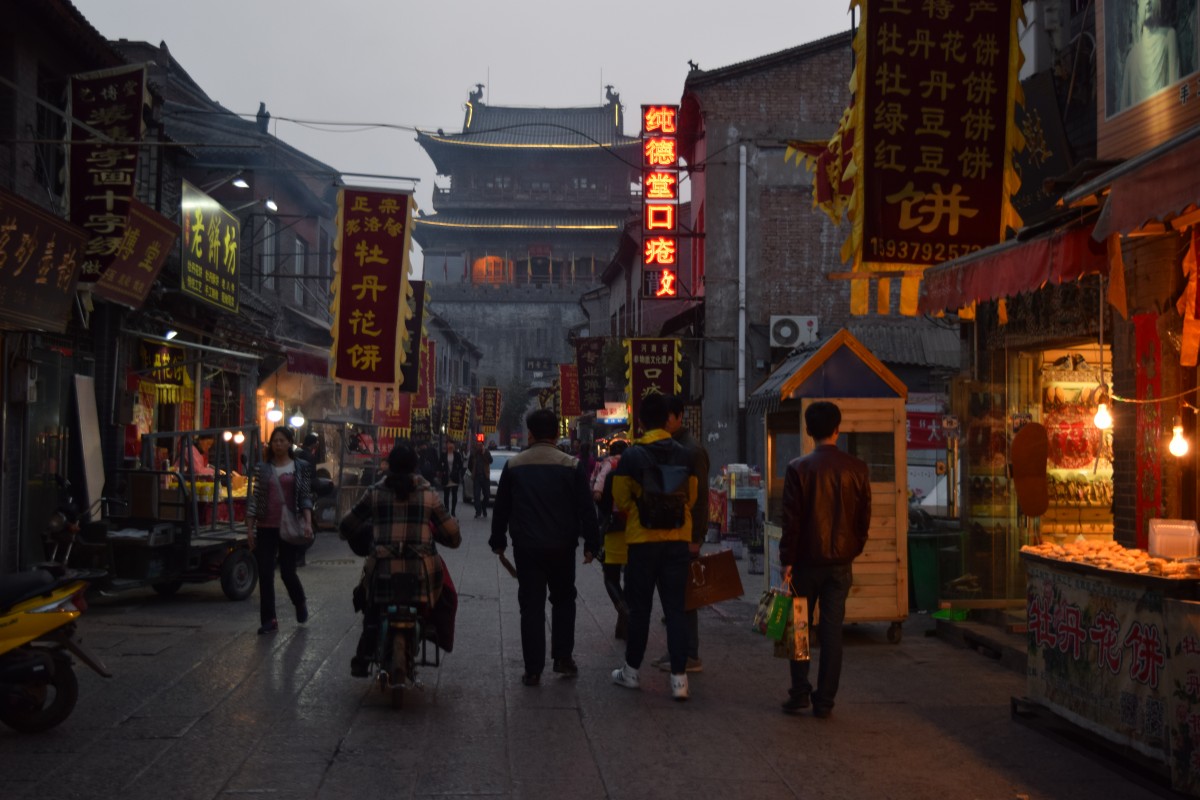Zdjęcia: Luoyang, Luoyang, Ulice Luoyang, CHINY Zdjęcia: Luoyang, Luoyang, Ulice Luoyang, CHINY