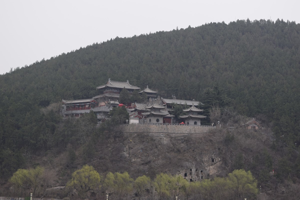 Zdjęcia: Longmen, Luoyang, Świątynia Longmen, CHINY Zdjęcia: Longmen, Luoyang, Świątynia Longmen, CHINY