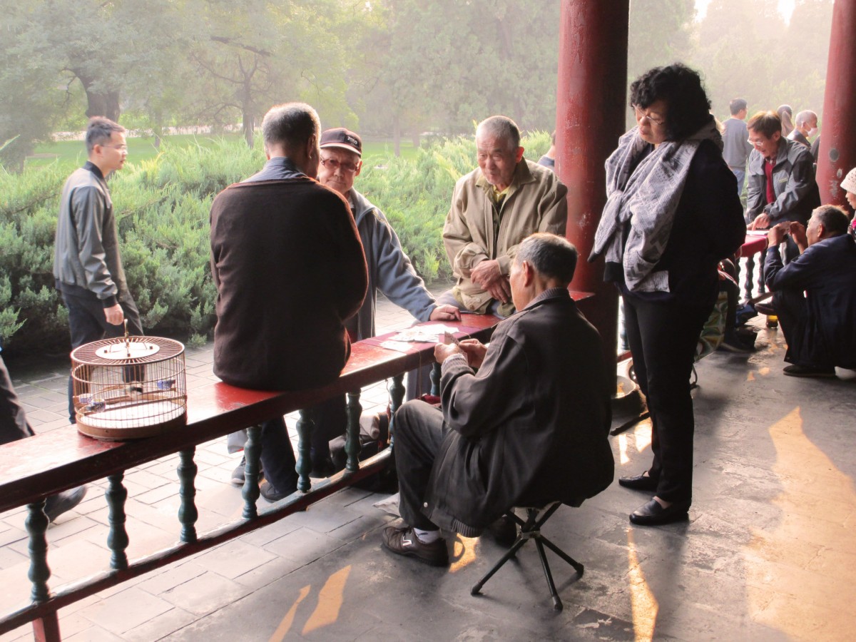 Zdjęcia: Świątynia Nieba, Pekin, Partyjka w parku, CHINY Zdjęcia: Świątynia Nieba, Pekin, Partyjka w parku, CHINY