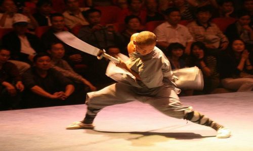Zdjcie CHINY / Klasztor Shaolin / pokaz walk / mnich