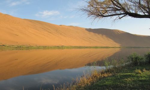 Zdjecie CHINY / Badan Jaran / Pustynia / O poranku nad jeziorem