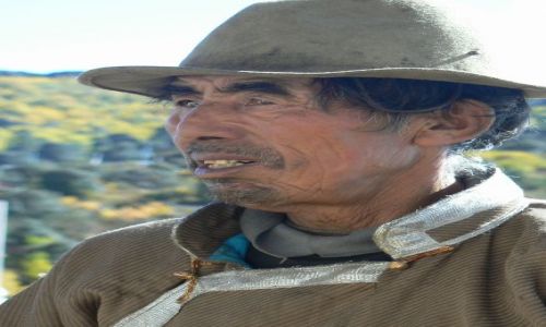 Zdjęcie CHINY / - / Deqin / W skupieniu przy stupie.