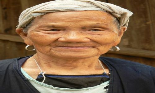 Zdjecie CHINY / - / okolice Yangshuo / Autentycznie Stuletnia Chiska Babcia.