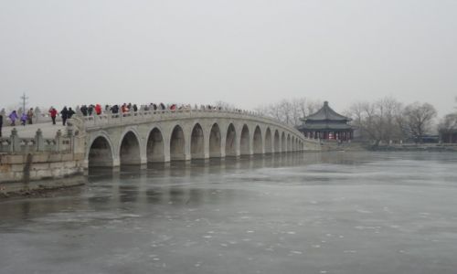 Zdjecie CHINY / Pekin / Pekin - Jezioro Kunming / Siedemnastoukowy most