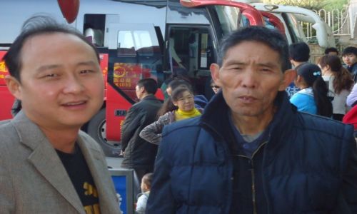 Zdjcie CHINY / Yunnan / Kunming / Ciekawa twarz